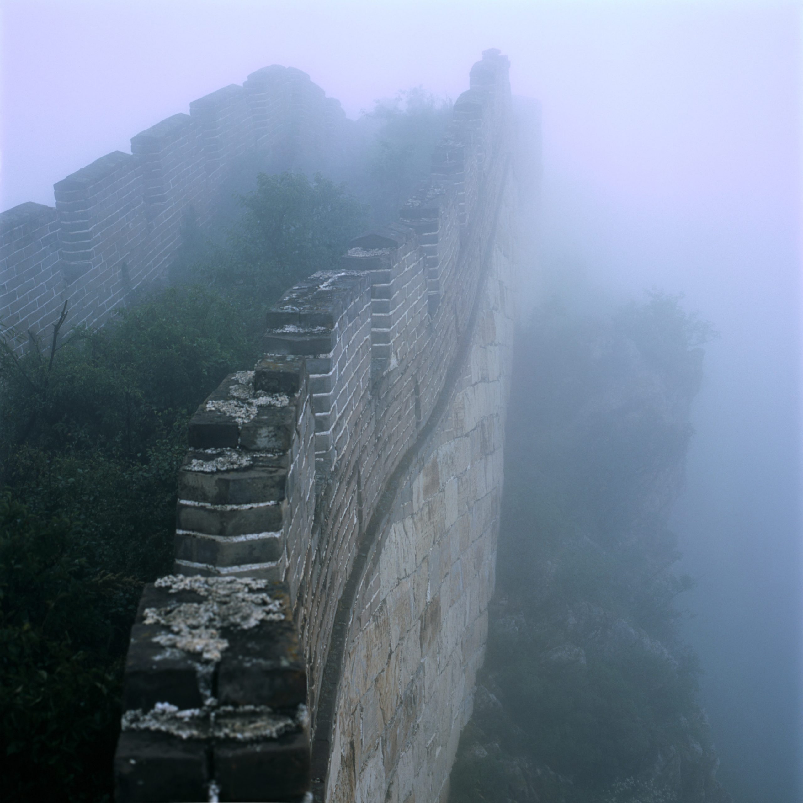 Gran Muralla China en la niebla. Viajes en español a China con Western Travel
